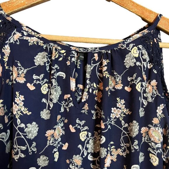 3 for $30! Como black floral cold shoulder top - Picture 2 of 8